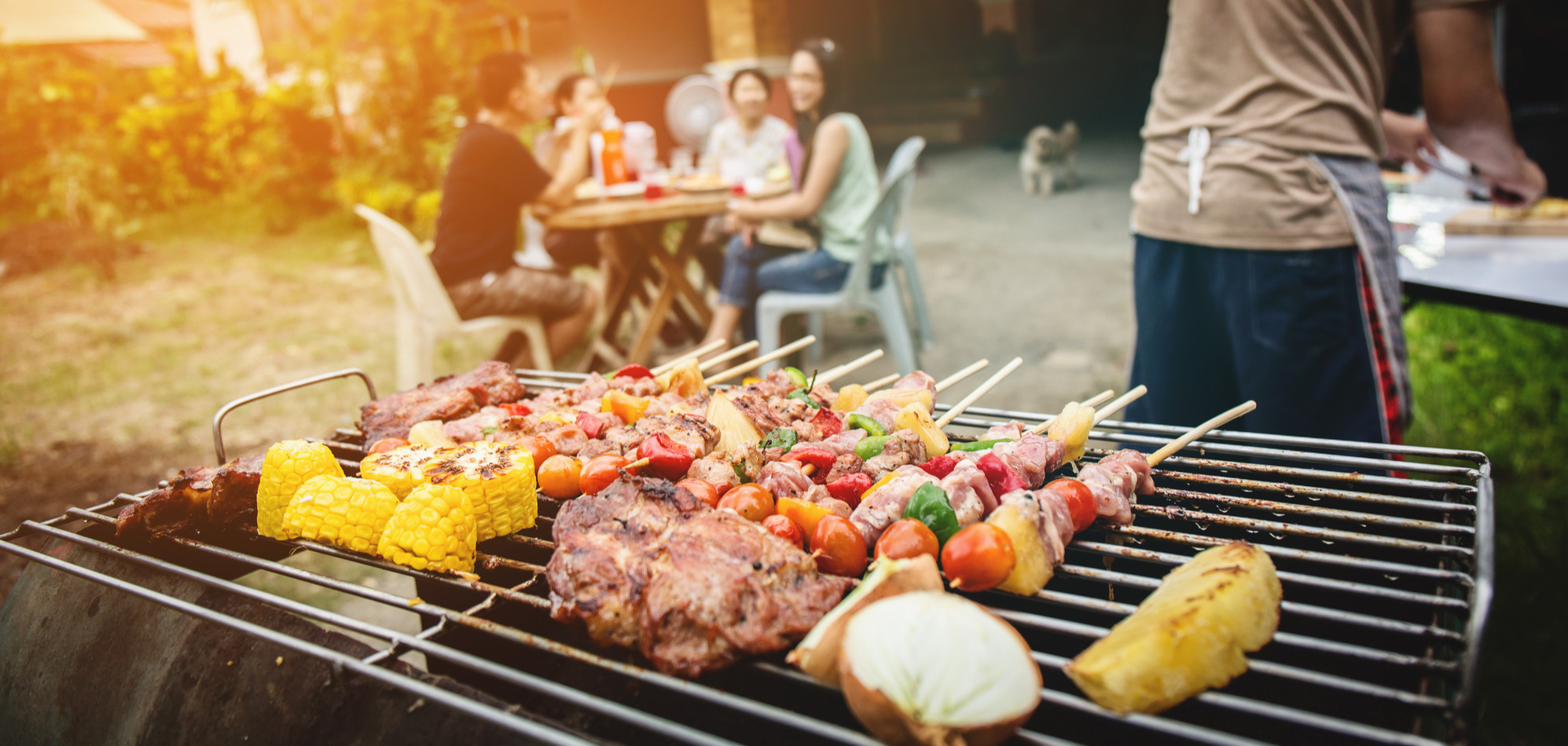 Titelseite -BAUHAUS sales Grilovaci sezona je v plnem proudu pozvete pratele na zahradni party Creative Commons shutterstock.com e1529400847972